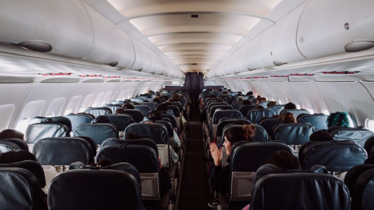 Paris-Dakar en avion : direct ou avec escale, quelle option choisir ?