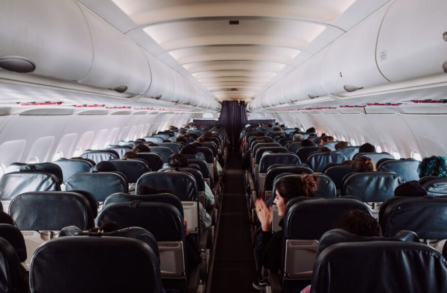 Paris-Dakar en avion : direct ou avec escale, quelle option choisir ?