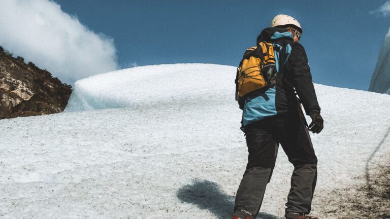 Comment choisir ses crampons pour la glace : guide d’achat et critères techniques