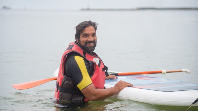 Comment débuter le paddle en mer ? matériel, sécurité et techniques