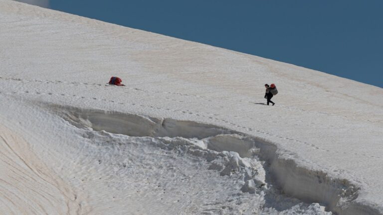 Comment s’initier à l’alpinisme ? le guide pour débuter en haute montagne