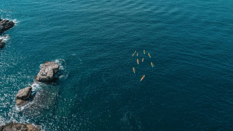 Meilleurs spots kayak de mer en Bretagne : plus beaux parcours côtiers