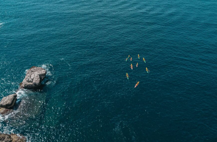 Meilleurs spots kayak de mer en Bretagne : plus beaux parcours côtiers