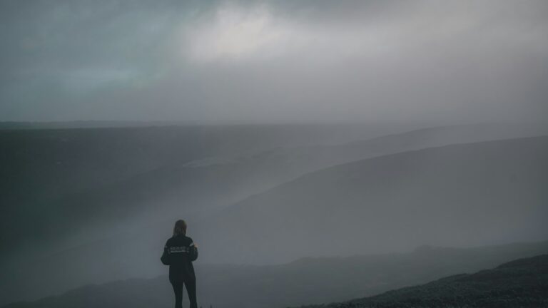Que faire en cas d’orage en montagne ? les règles de sécurité vitales