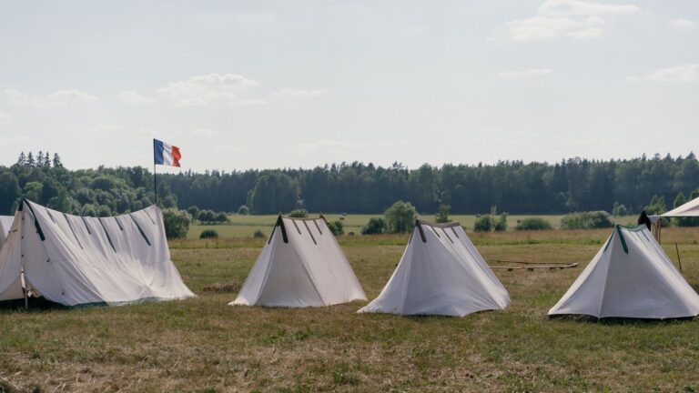 Règles du bivouac en France : législation, interdictions et pratiques