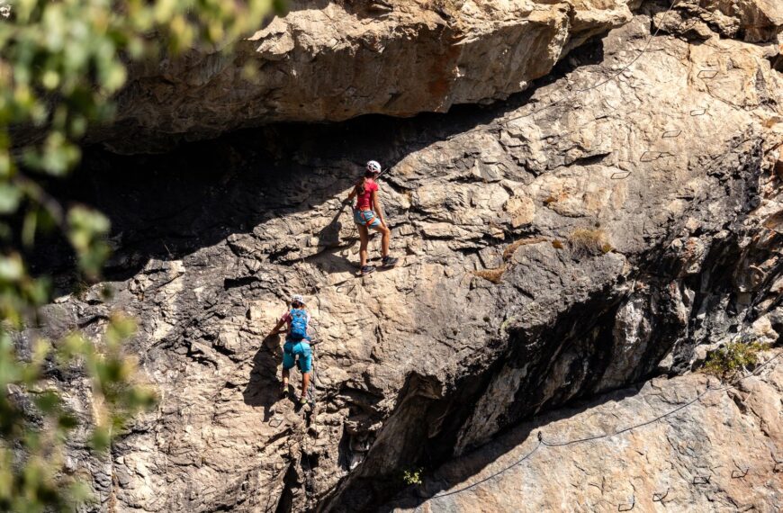 Via ferrata pour débutant en France : meilleurs parcours pour commencer